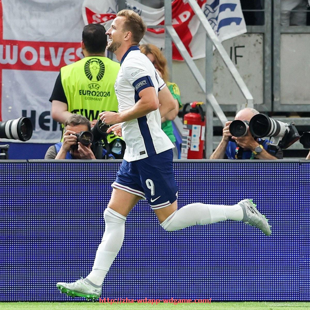 问鼎娱乐官网-2024年4月13日欧冠赛事亮点与战术布置复盘